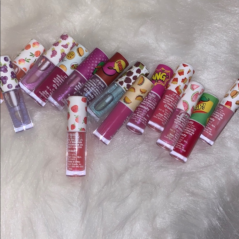 14 small lipgloss all different flavors.